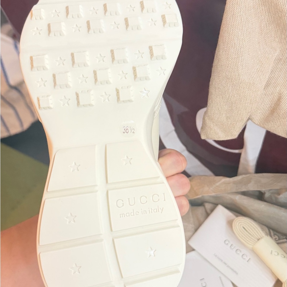 Gucci Women's Cream Sneakers with Pink Logo - Picture 5 of 8